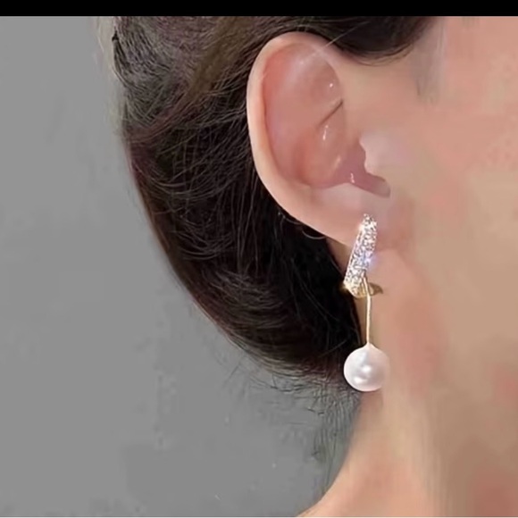 🎊2 pr in 1 Gold and Pearl S Drop Earrings - Picture 3 of 6